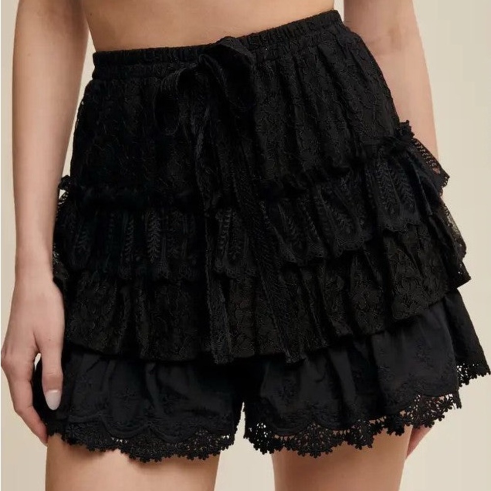 Lacey Days Shorts in Black
